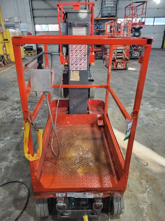 2013 Skyjack SJ12 Self-Propelled One-Person Lift
