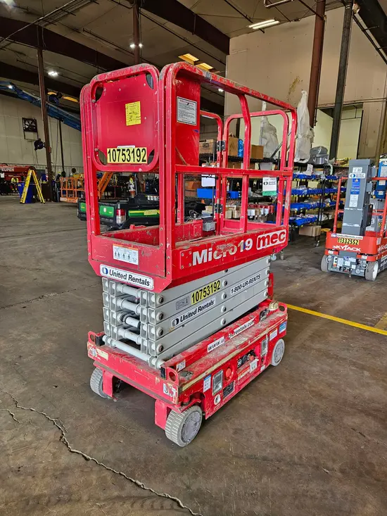 2018 MEC MICRO 19 Scissor Lift