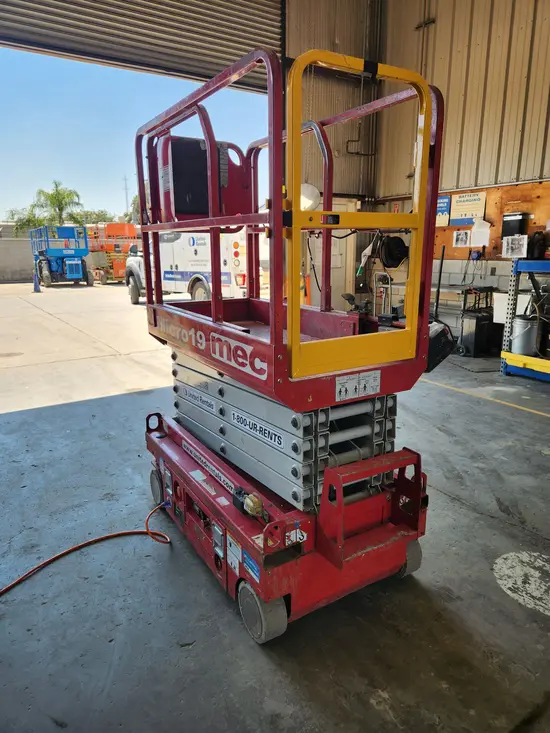 2019 MEC MICRO 19 Scissor Lift