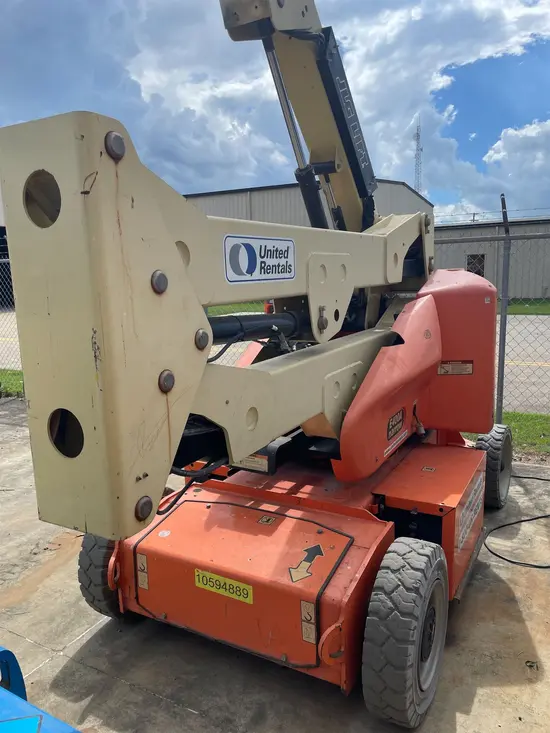 2017 JLG E400AN Articulating Boom Lift