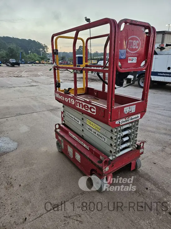 2018 MEC MICRO 19 Scissor Lift