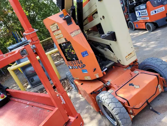 2015 JLG E300AJP Articulating Boom Lift