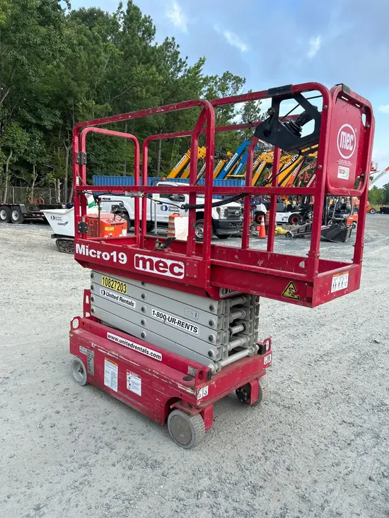 2018 MEC MICRO 19 Scissor Lift