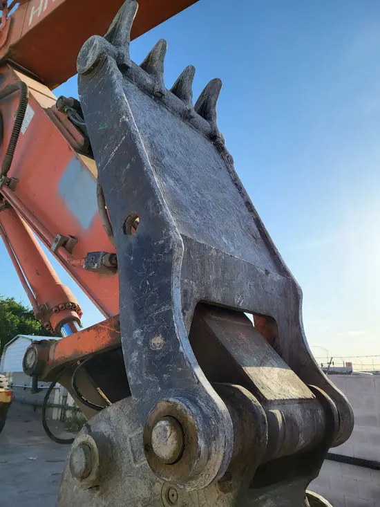 2017 HITACHI ZX250-THMB Attachment