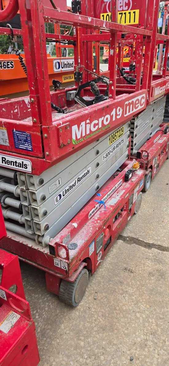 2019 MEC MICRO 19 Scissor Lift