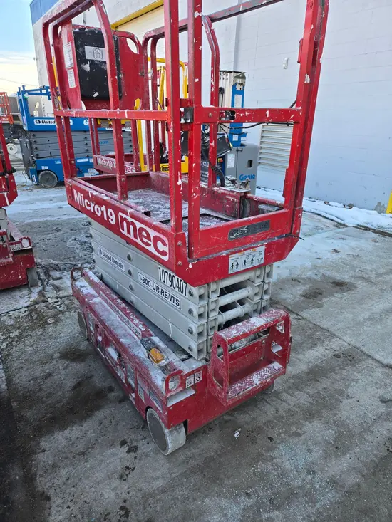 2018 MEC MICRO 19 Scissor Lift