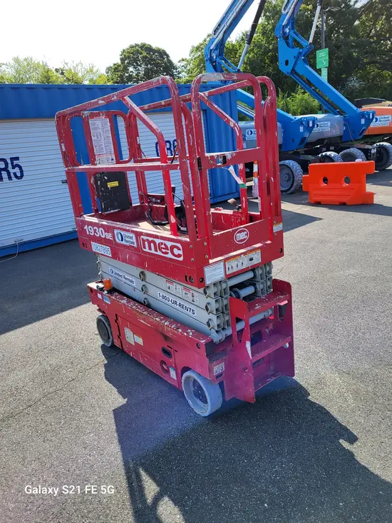 2018 MEC 1930SE Scissor Lift