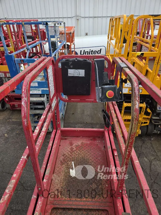 2018 MEC MICRO 19 Scissor Lift