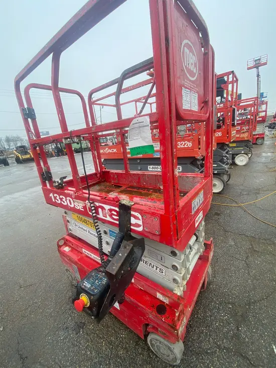 2017 MEC 1330SE Scissor Lift