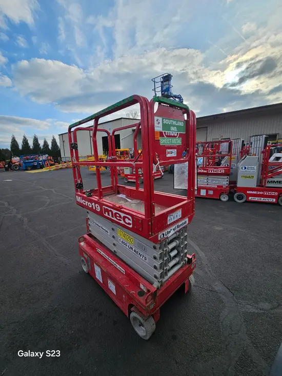2018 MEC MICRO 19 Scissor Lift