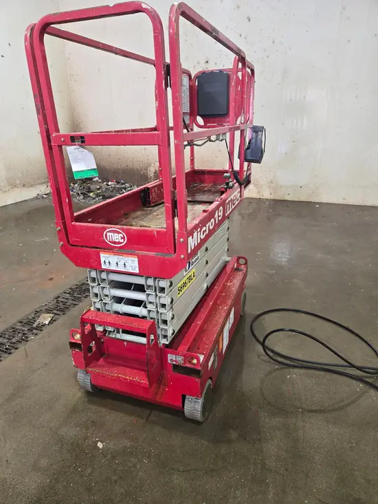 2018 MEC MICRO 19 Scissor Lift