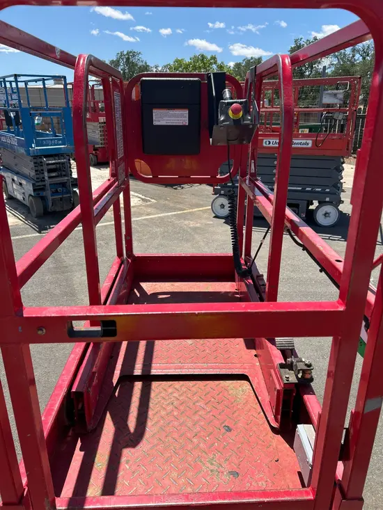 2019 MEC MICRO 19 Scissor Lift