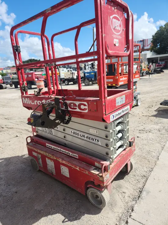 2018 MEC MICRO 19 Scissor Lift