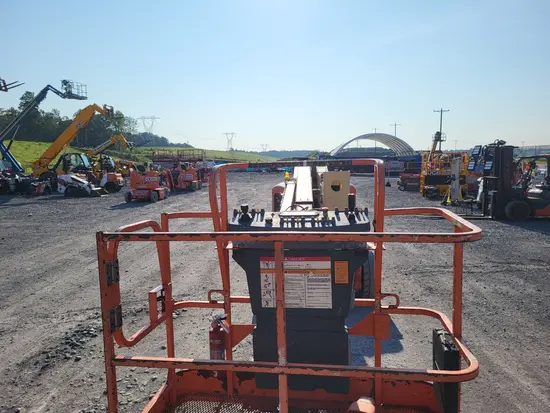2015 JLG E450AJ Articulating Boom Lift
