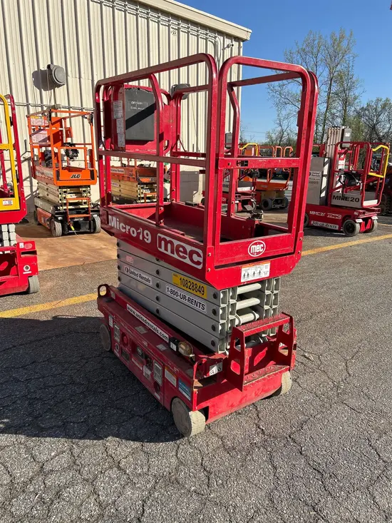 2018 MEC MICRO 19 Scissor Lift
