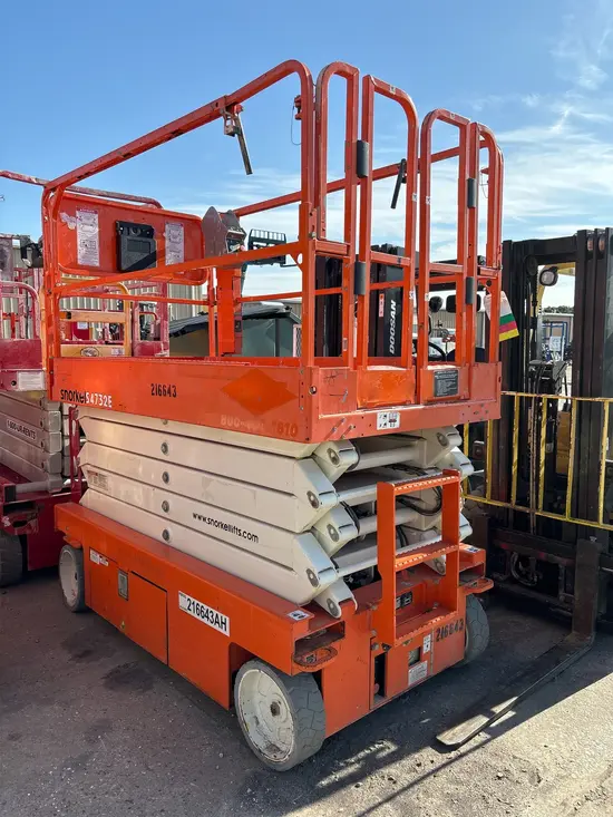 2018 Snorkel S4732E Scissor Lift
