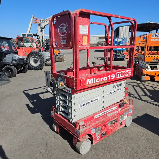 2019 MEC MICRO 19 Scissor Lift