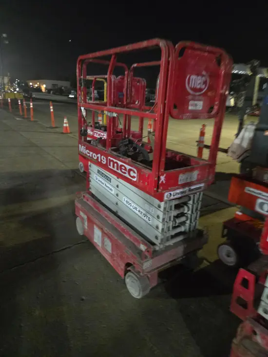 2019 MEC MICRO 19 Scissor Lift