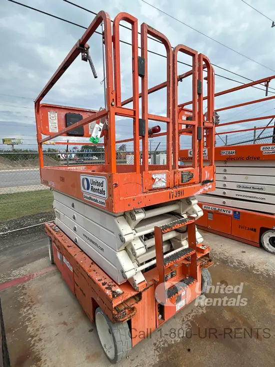 2016 Snorkel S4732E Scissor Lift
