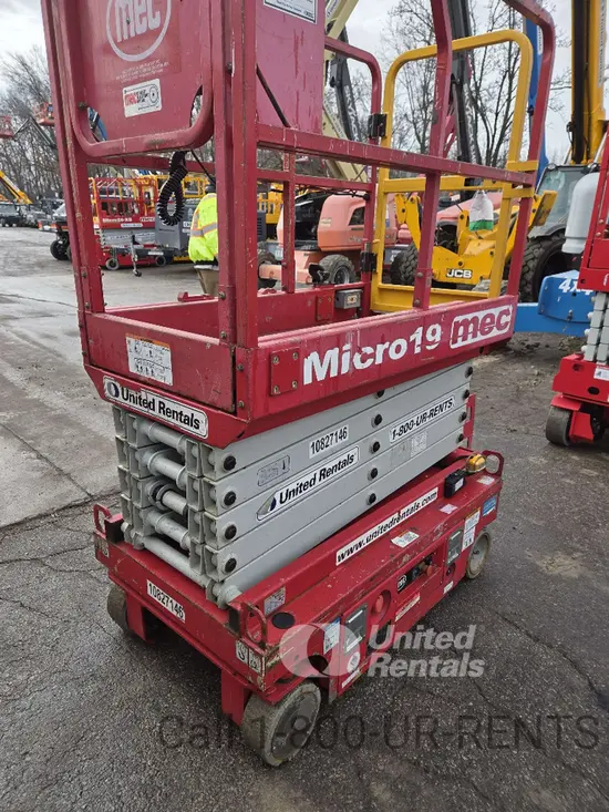 2018 MEC MICRO 19 Scissor Lift