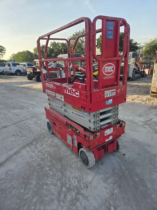 2017 MEC 1930SE Scissor Lift