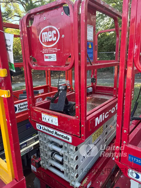 2018 MEC MICRO 19 Scissor Lift