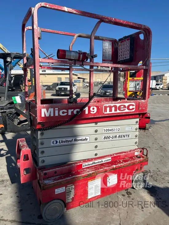 2019 MEC MICRO 19 Scissor Lift