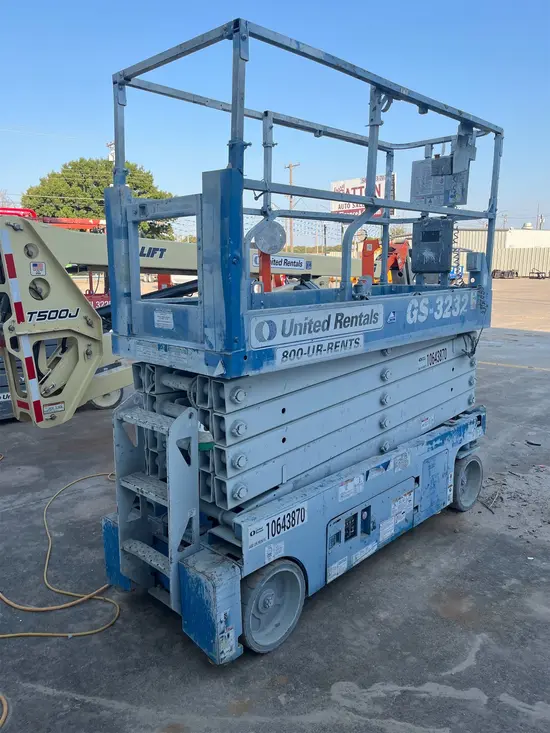 2017 Genie GS-3232 Scissor Lift