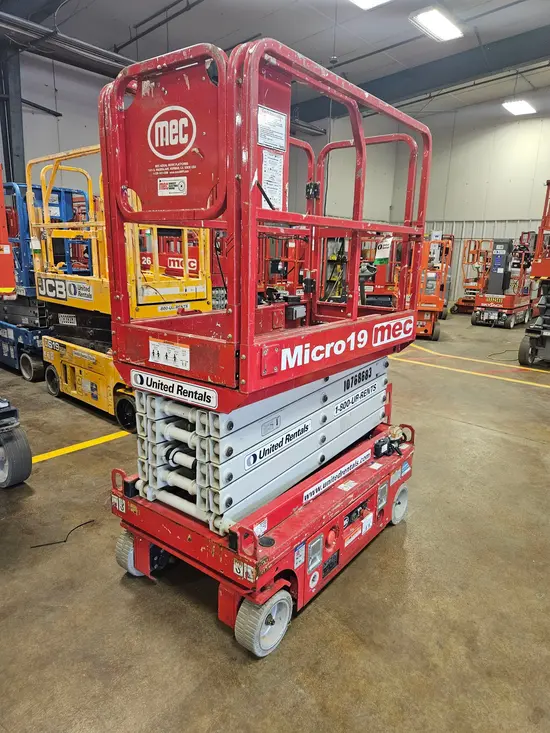 2018 MEC MICRO 19 Scissor Lift