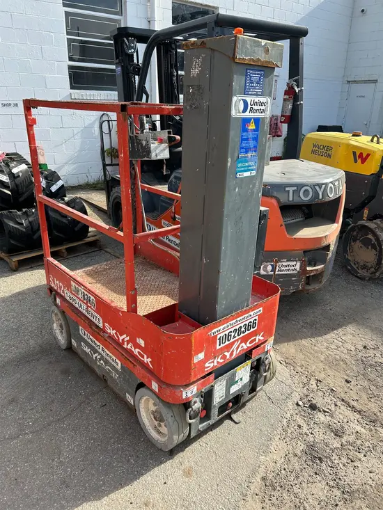 2017 Skyjack SJ12 Self-Propelled One-Person Lift