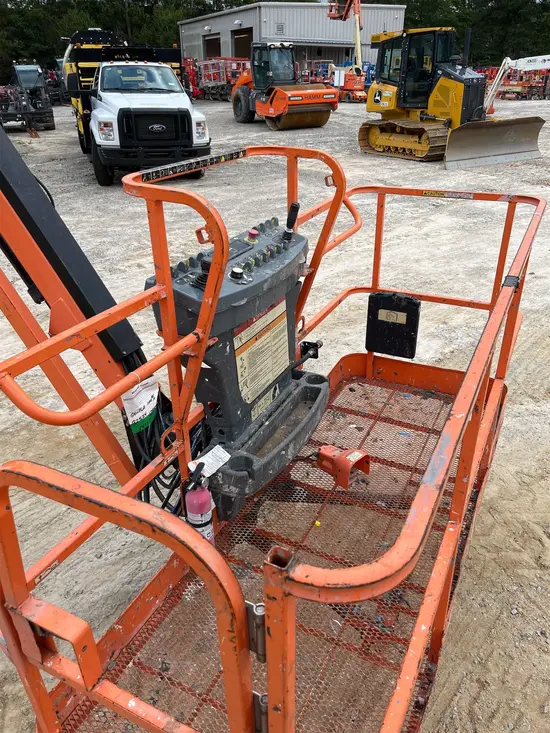 2016 JLG 800AJ Articulating Boom Lift