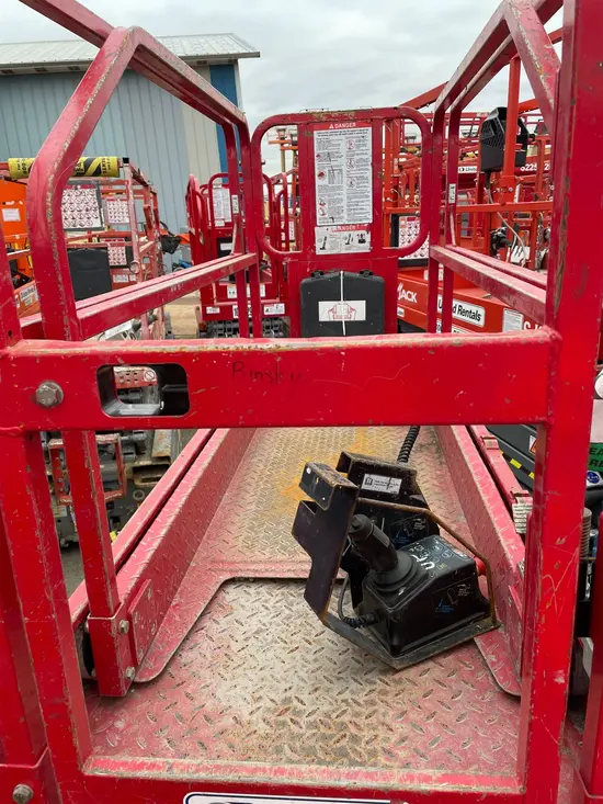 2017 MEC 1930SE Scissor Lift