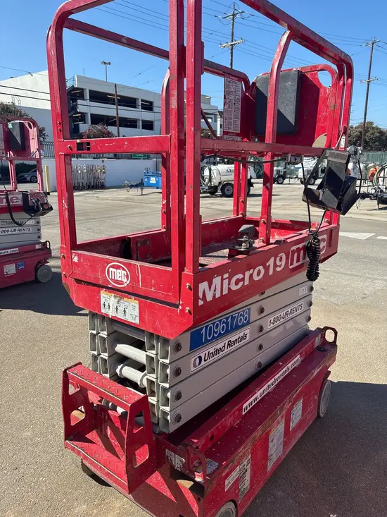 2019 MEC MICRO 19 Scissor Lift