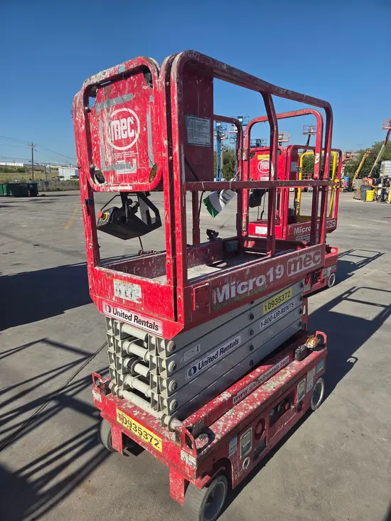 2019 MEC MICRO 19 Scissor Lift
