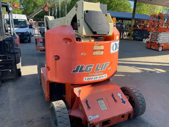 2015 JLG E400AJPN Articulating Boom Lift