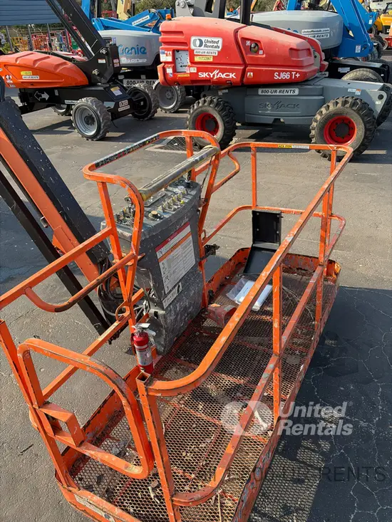 2017 JLG 800AJ Articulating Boom Lift