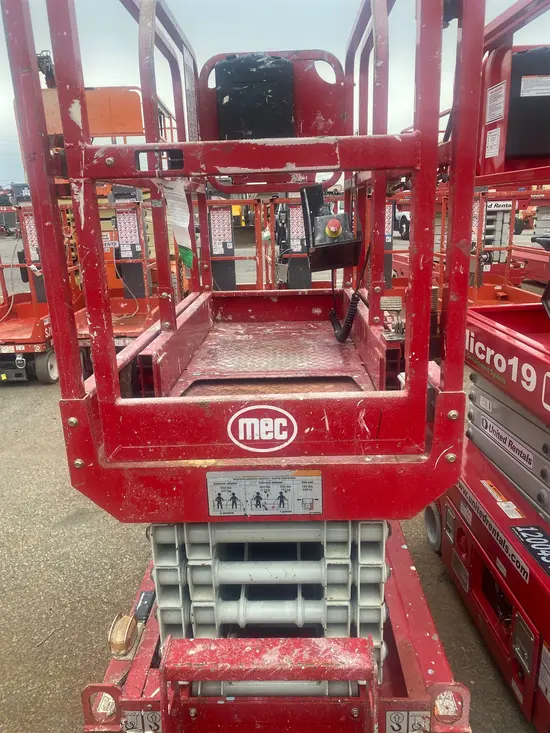 2018 MEC MICRO 19 Scissor Lift