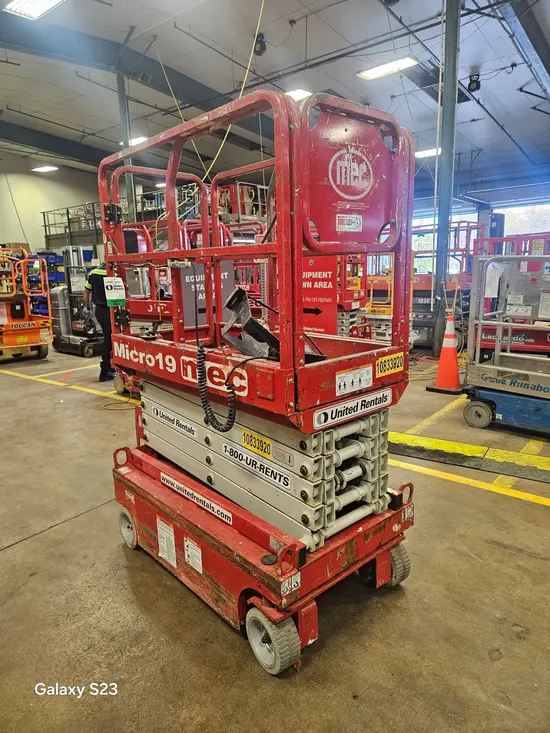 2018 MEC MICRO 19 Scissor Lift