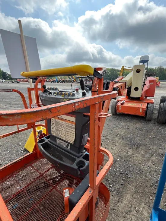 2015 JLG E400AJPN Articulating Boom Lift