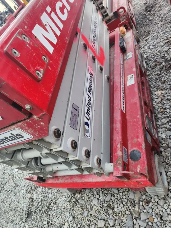 2018 MEC MICRO 19 Scissor Lift