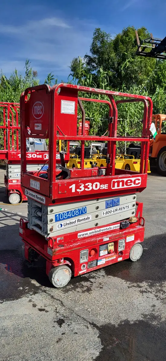 2018 MEC 1330SE Scissor Lift