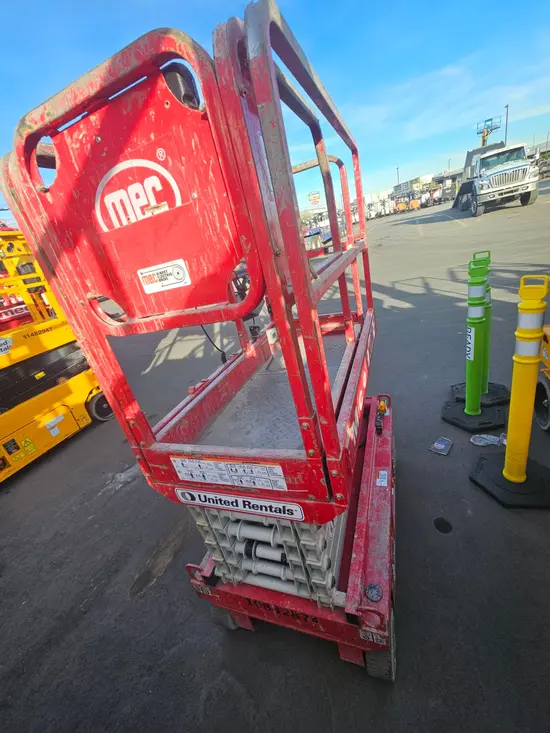 2018 MEC MICRO 19 Scissor Lift