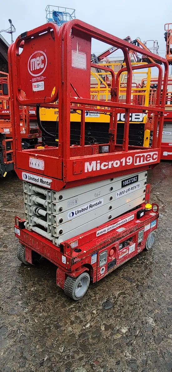 2018 MEC MICRO 19 Scissor Lift