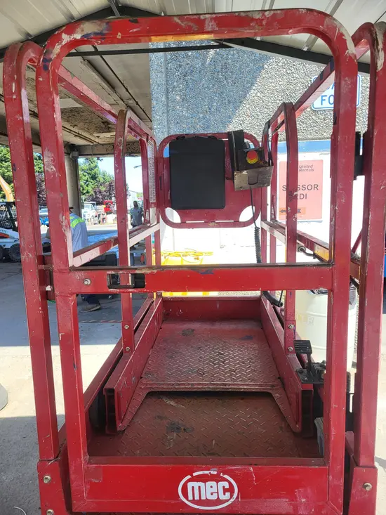 2019 MEC MICRO 19 Scissor Lift