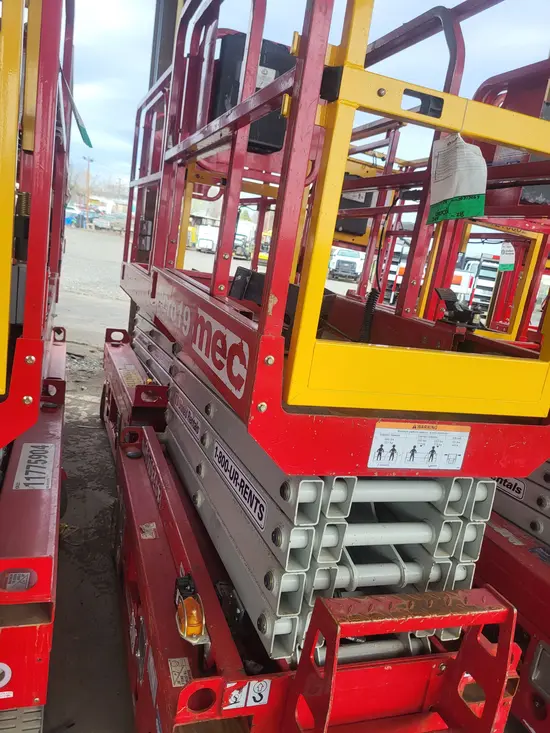 2017 MEC MICRO 19 Scissor Lift