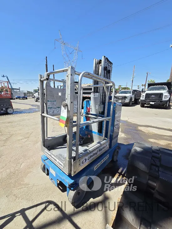 2017 Genie GR-20 Self-Propelled One-Person Lift