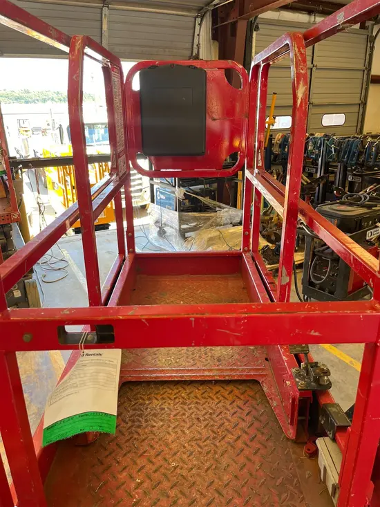 2018 MEC MICRO 19 Scissor Lift