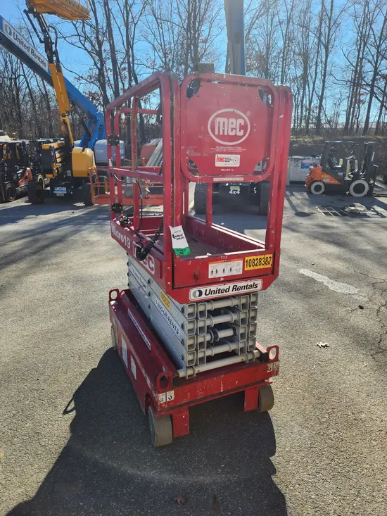 2018 MEC MICRO 19 Scissor Lift
