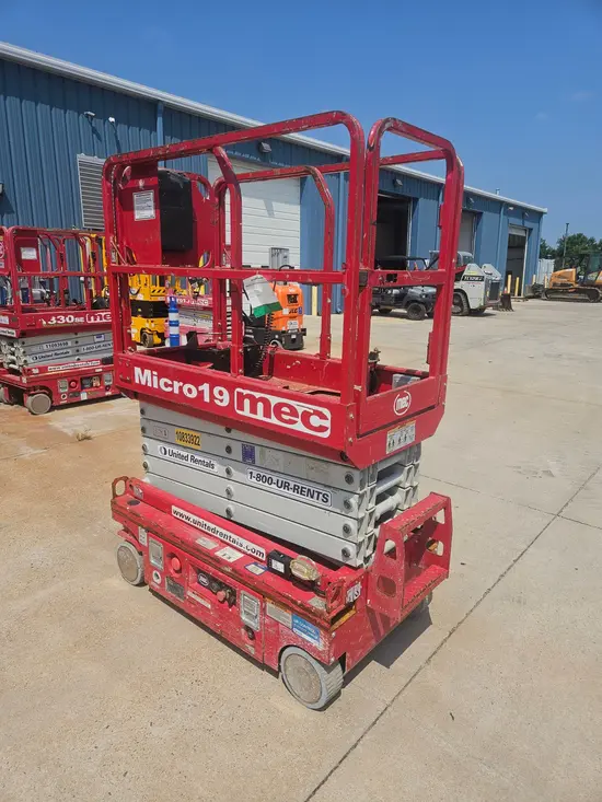 2018 MEC MICRO 19 Scissor Lift