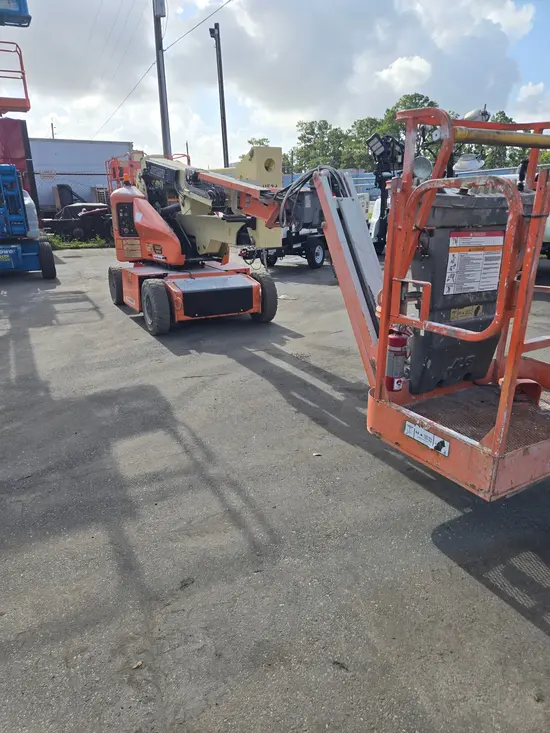2017 JLG E400AJPN Articulating Boom Lift